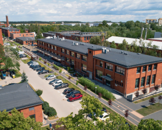 zdjęcie przedstawiające bierutowska park siedzibę firmy Nanores - budynek nr 5 z lotu ptaka