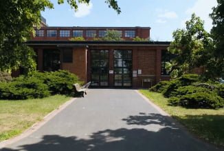 okładka filmu wideo - budynek nr 17 w Bierutowska Park, siedziba firmy Nanores