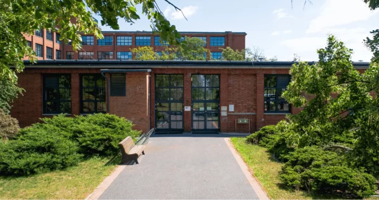 zdjęcie budynku nr 17 - Bierutowska Park, siedziba firmy Nanores