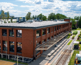 zdjęcie przedstawiające bierutowska park siedzibę firmy Nanores - budynek nr 5 z lotu ptaka